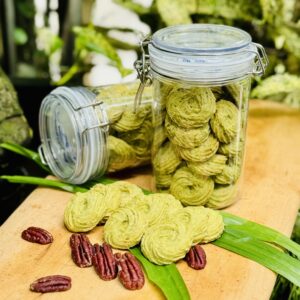 Pandan With Salted Caramel Pecan Butter Cookies